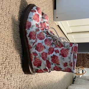 Rose Doc Martens !